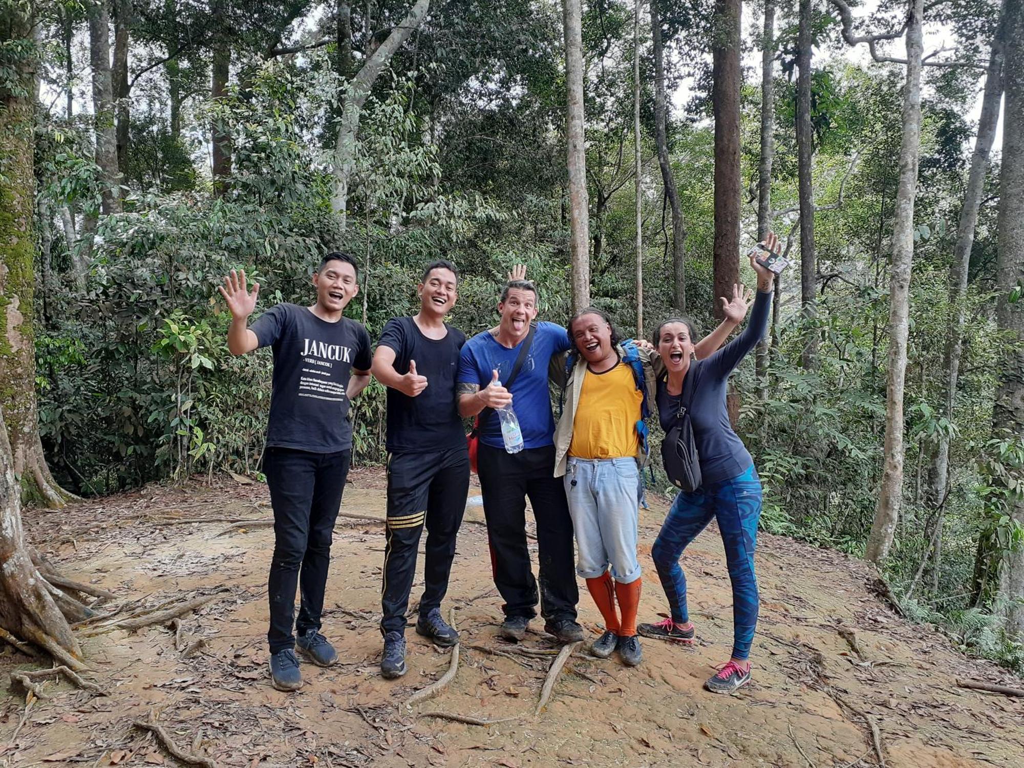 Jhony'S Backpacker-Guest House Only Stay Here Book Treking With Us Bukit Lawang Exteriör bild