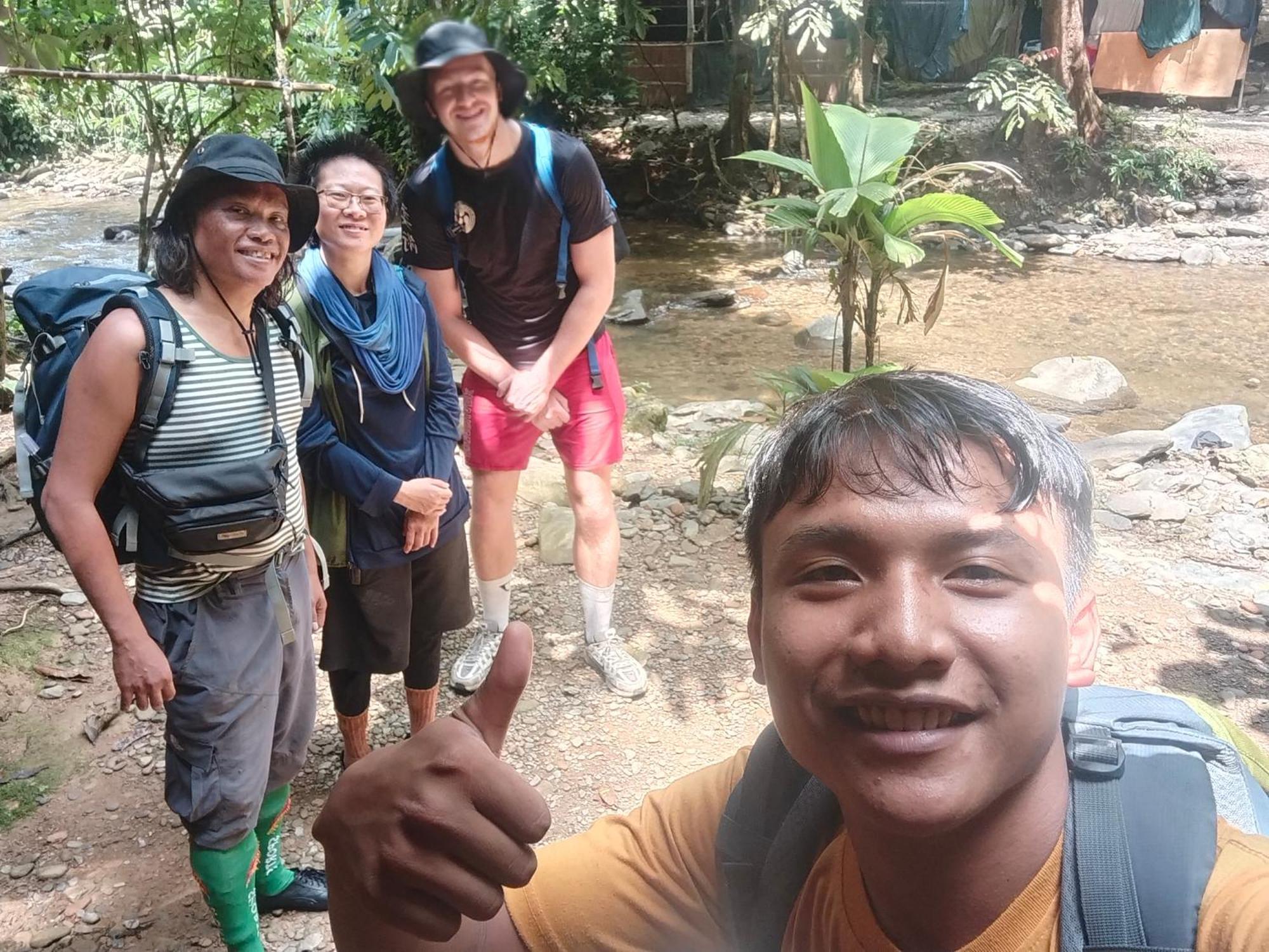 Jhony'S Backpacker-Guest House Only Stay Here Book Treking With Us Bukit Lawang Exteriör bild