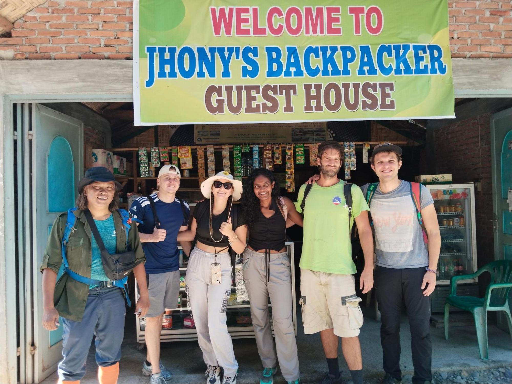 Jhony'S Backpacker-Guest House Only Stay Here Book Treking With Us Bukit Lawang Exteriör bild