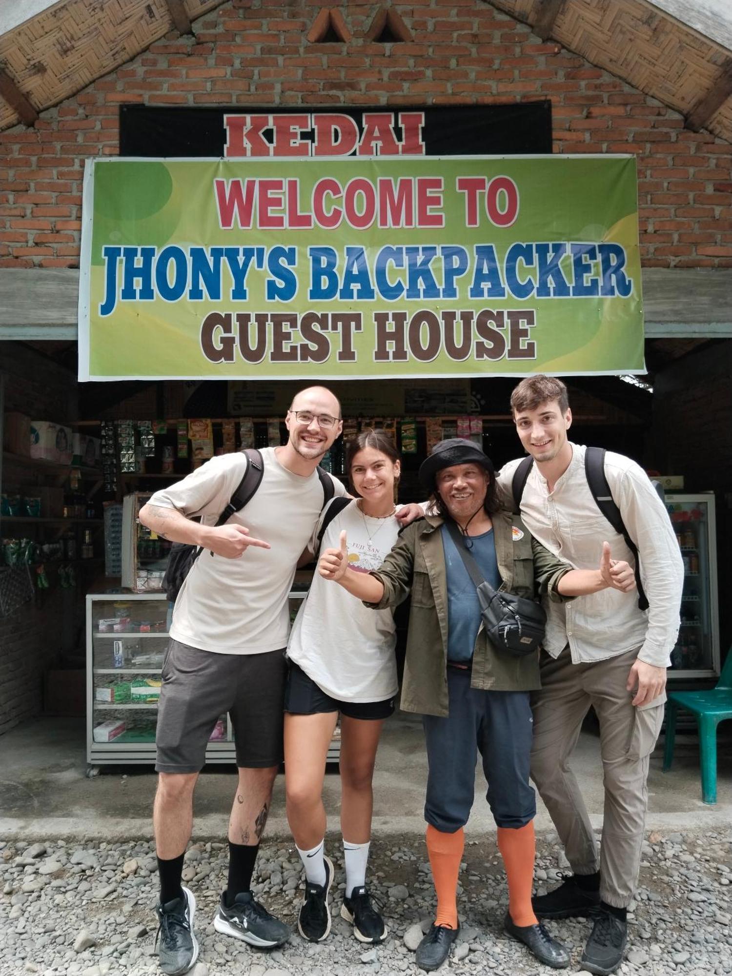 Jhony'S Backpacker-Guest House Only Stay Here Book Treking With Us Bukit Lawang Exteriör bild