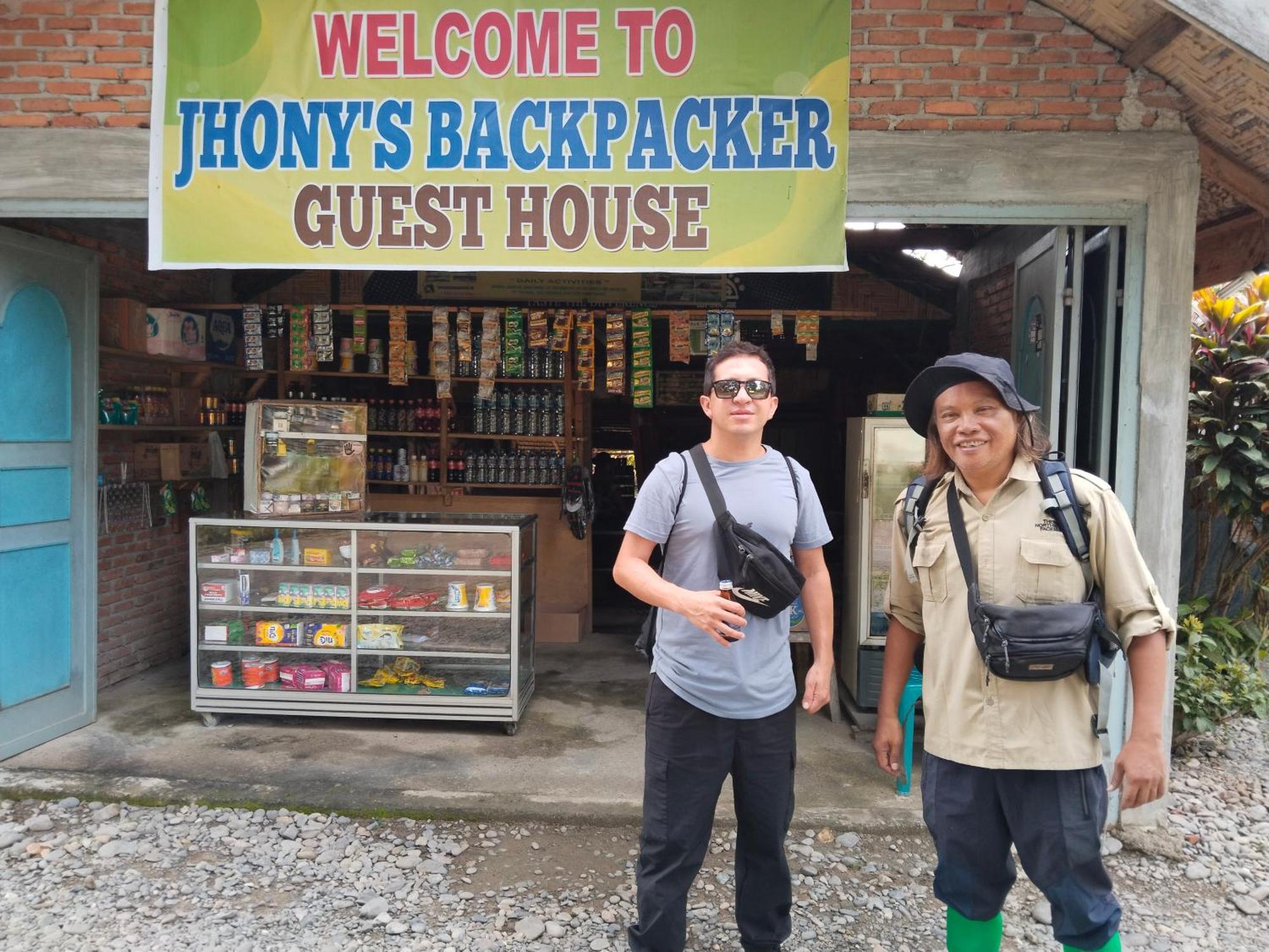 Jhony'S Backpacker-Guest House Only Stay Here Book Treking With Us Bukit Lawang Exteriör bild