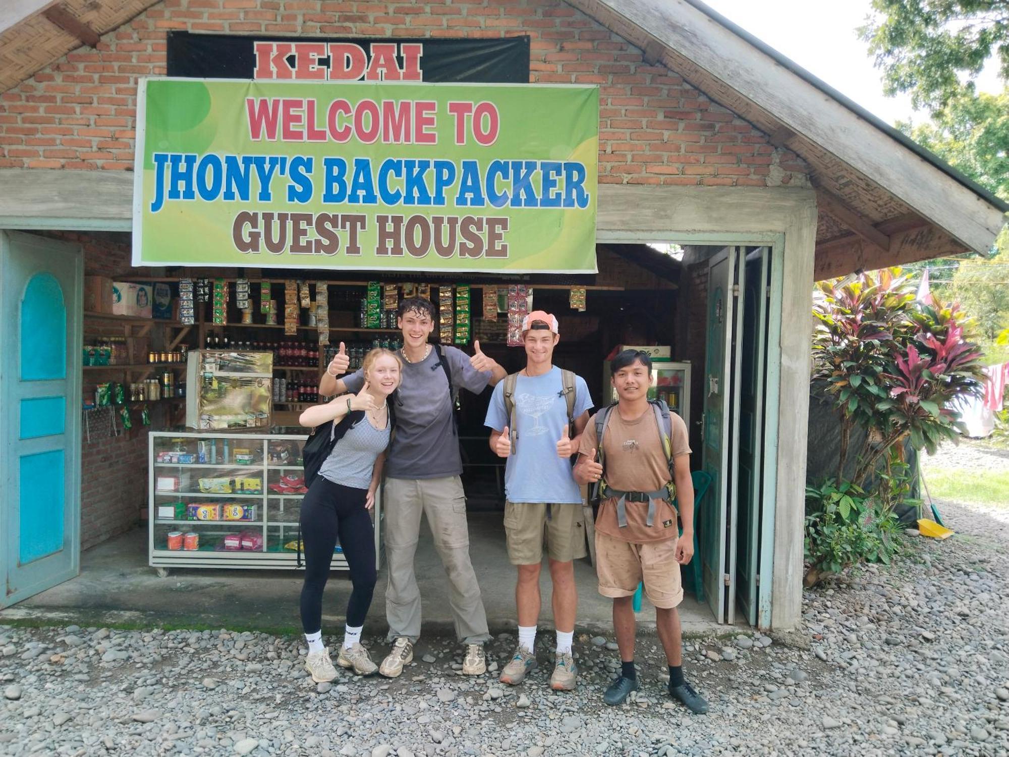 Jhony'S Backpacker-Guest House Only Stay Here Book Treking With Us Bukit Lawang Exteriör bild