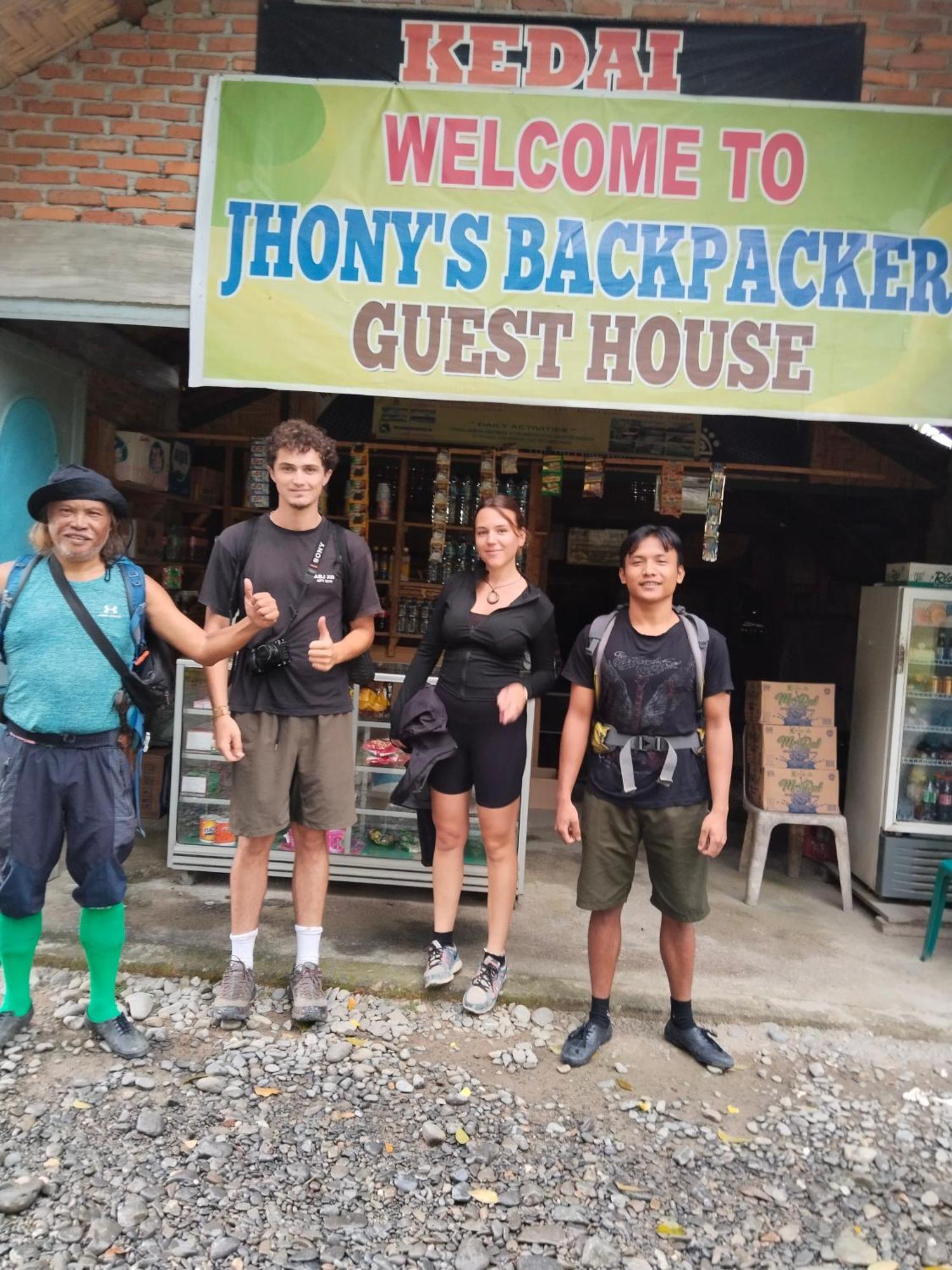 Jhony'S Backpacker-Guest House Only Stay Here Book Treking With Us Bukit Lawang Exteriör bild