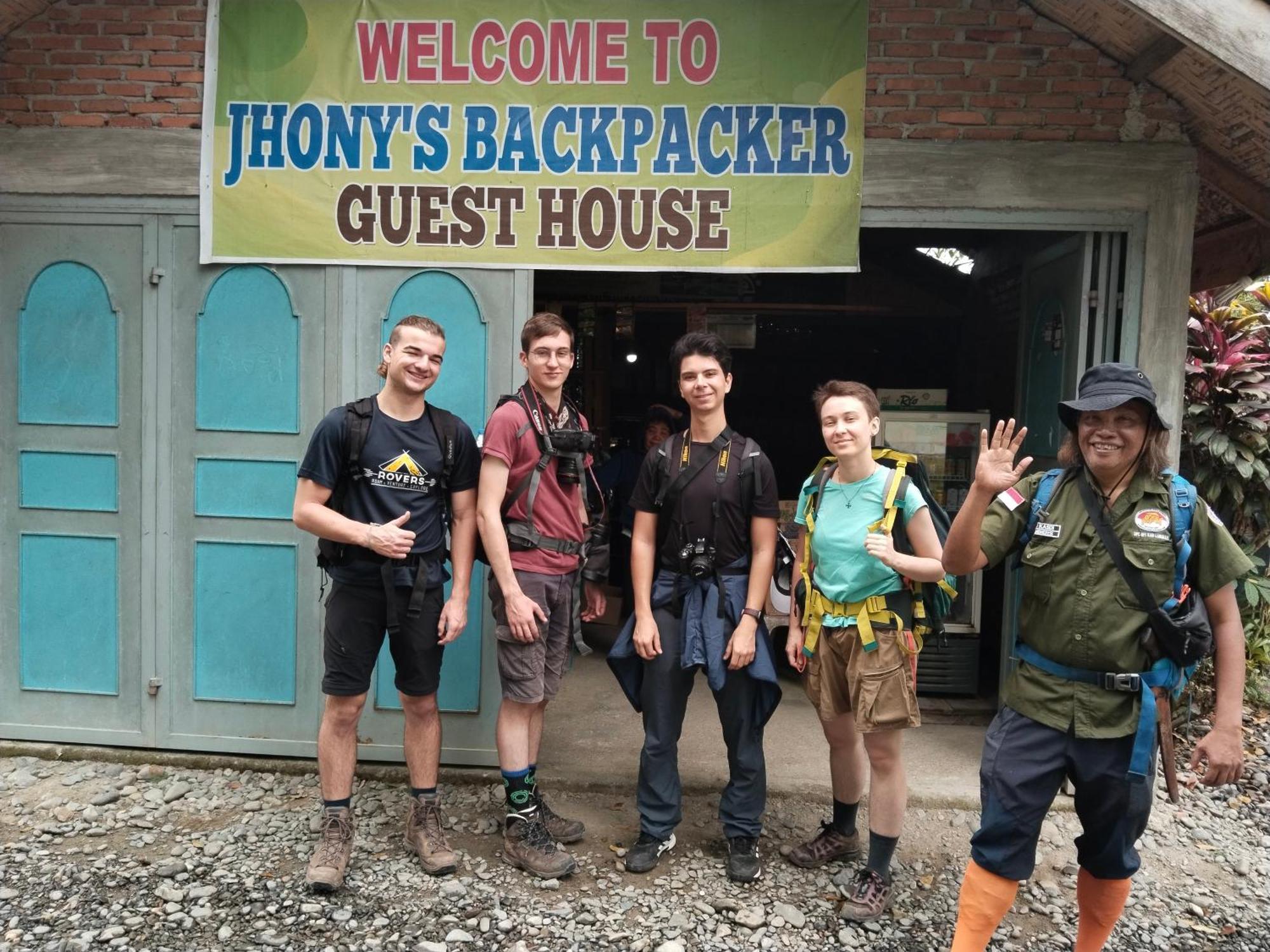 Jhony'S Backpacker-Guest House Only Stay Here Book Treking With Us Bukit Lawang Exteriör bild