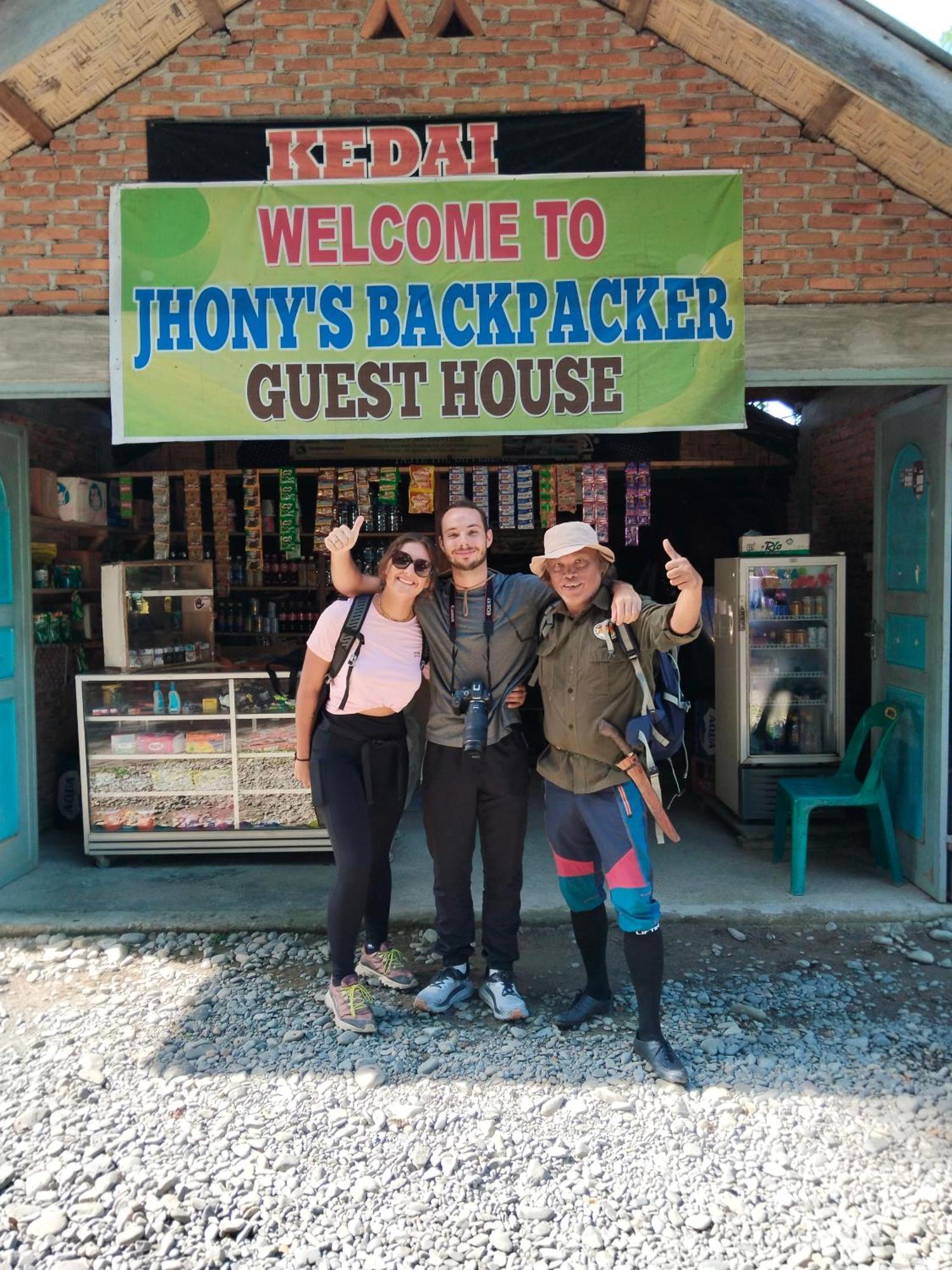 Jhony'S Backpacker-Guest House Only Stay Here Book Treking With Us Bukit Lawang Exteriör bild