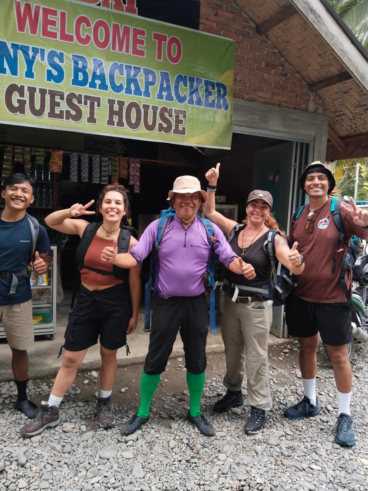 Jhony'S Backpacker-Guest House Only Stay Here Book Treking With Us Bukit Lawang Exteriör bild