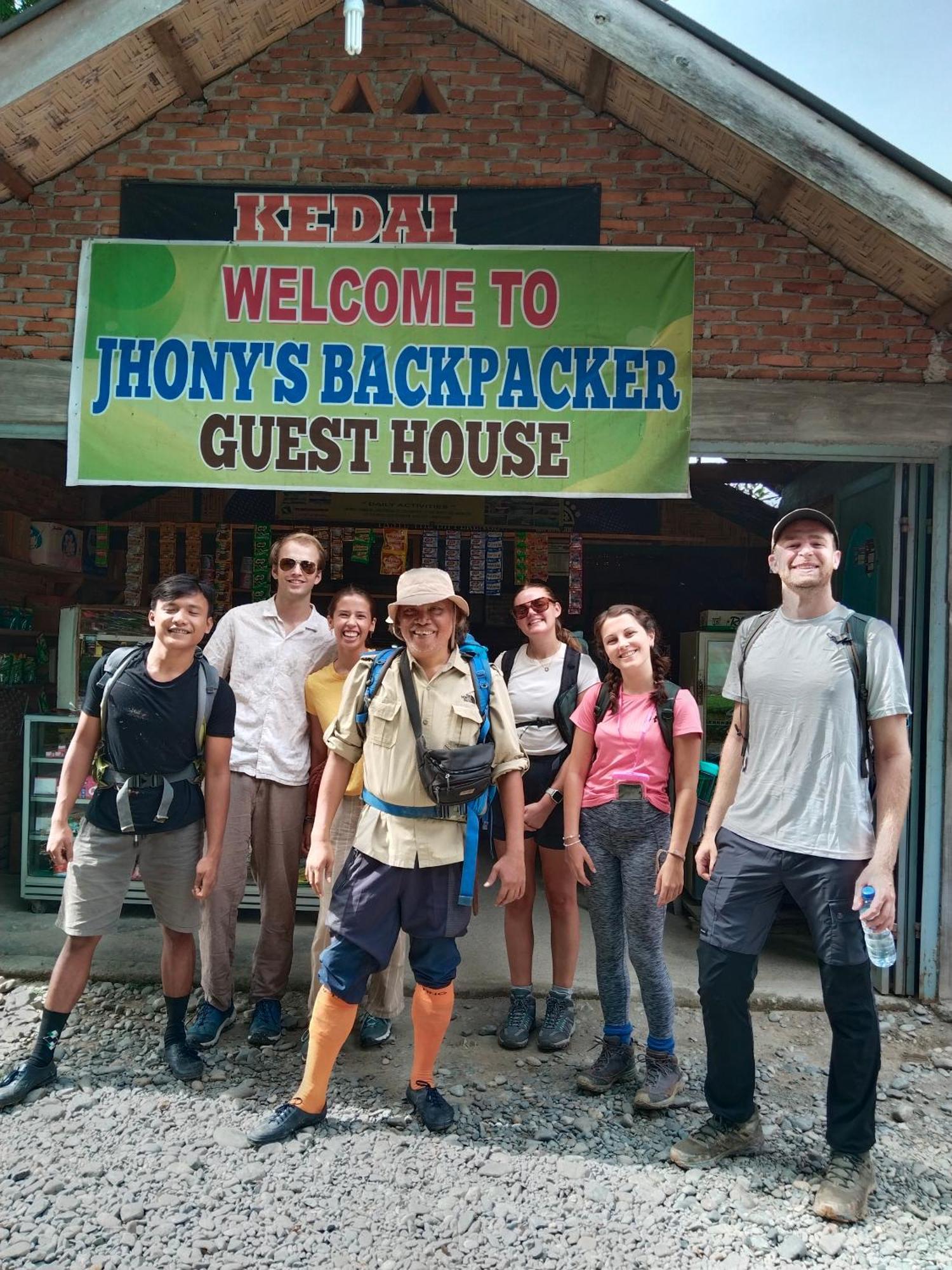 Jhony'S Backpacker-Guest House Only Stay Here Book Treking With Us Bukit Lawang Exteriör bild