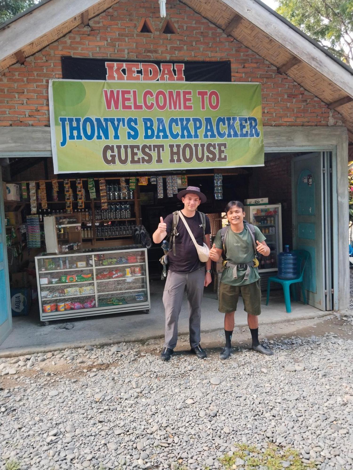 Jhony'S Backpacker-Guest House Only Stay Here Book Treking With Us Bukit Lawang Exteriör bild